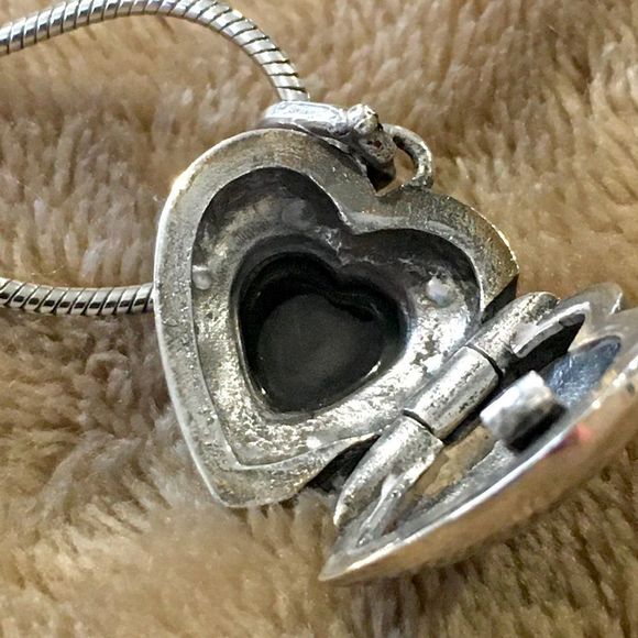 JUDITH JACK Sterling Silver Black Onyx and Marcasite Heart Locket Necklace - Picture 5 of 9
